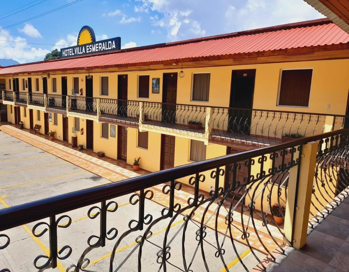 קצאלטננגו Hotel Y Restaurante Villa Esmeralda מראה חיצוני תמונה