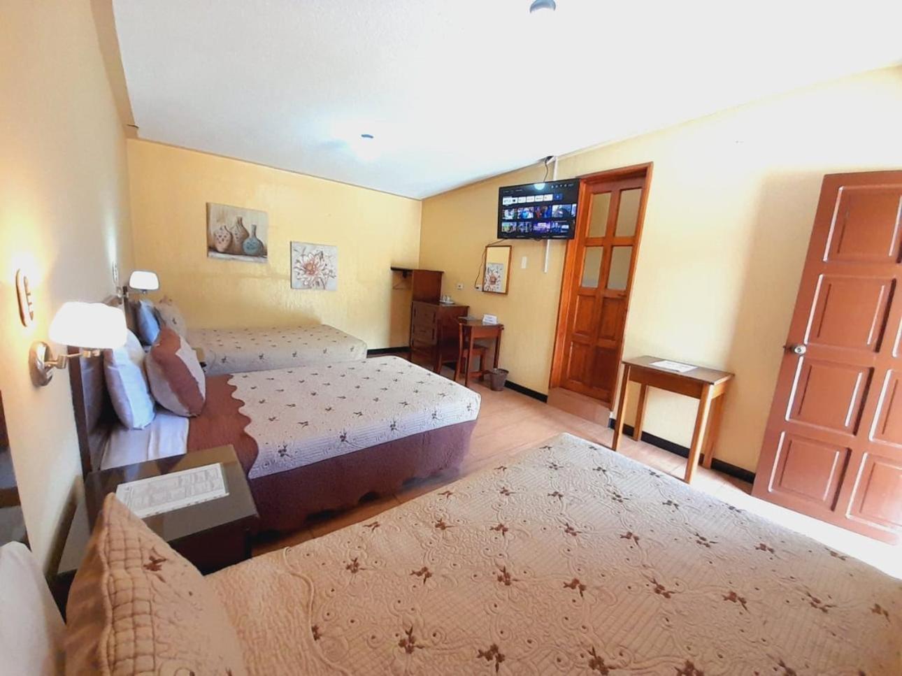 קצאלטננגו Hotel Y Restaurante Villa Esmeralda מראה חיצוני תמונה