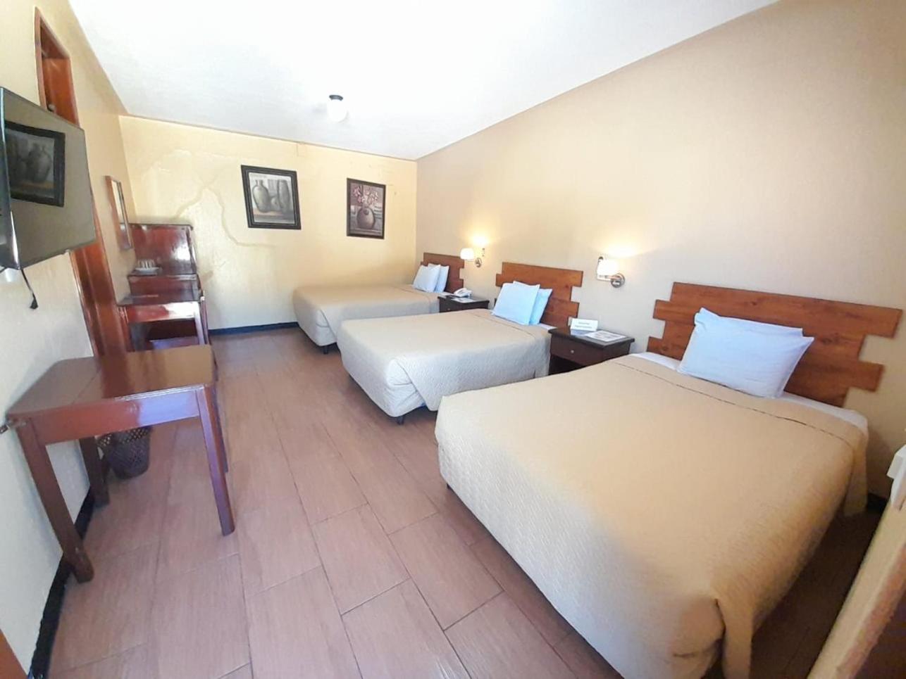 קצאלטננגו Hotel Y Restaurante Villa Esmeralda מראה חיצוני תמונה