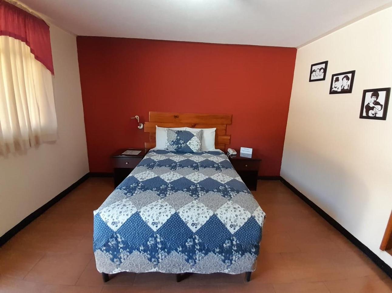 קצאלטננגו Hotel Y Restaurante Villa Esmeralda מראה חיצוני תמונה