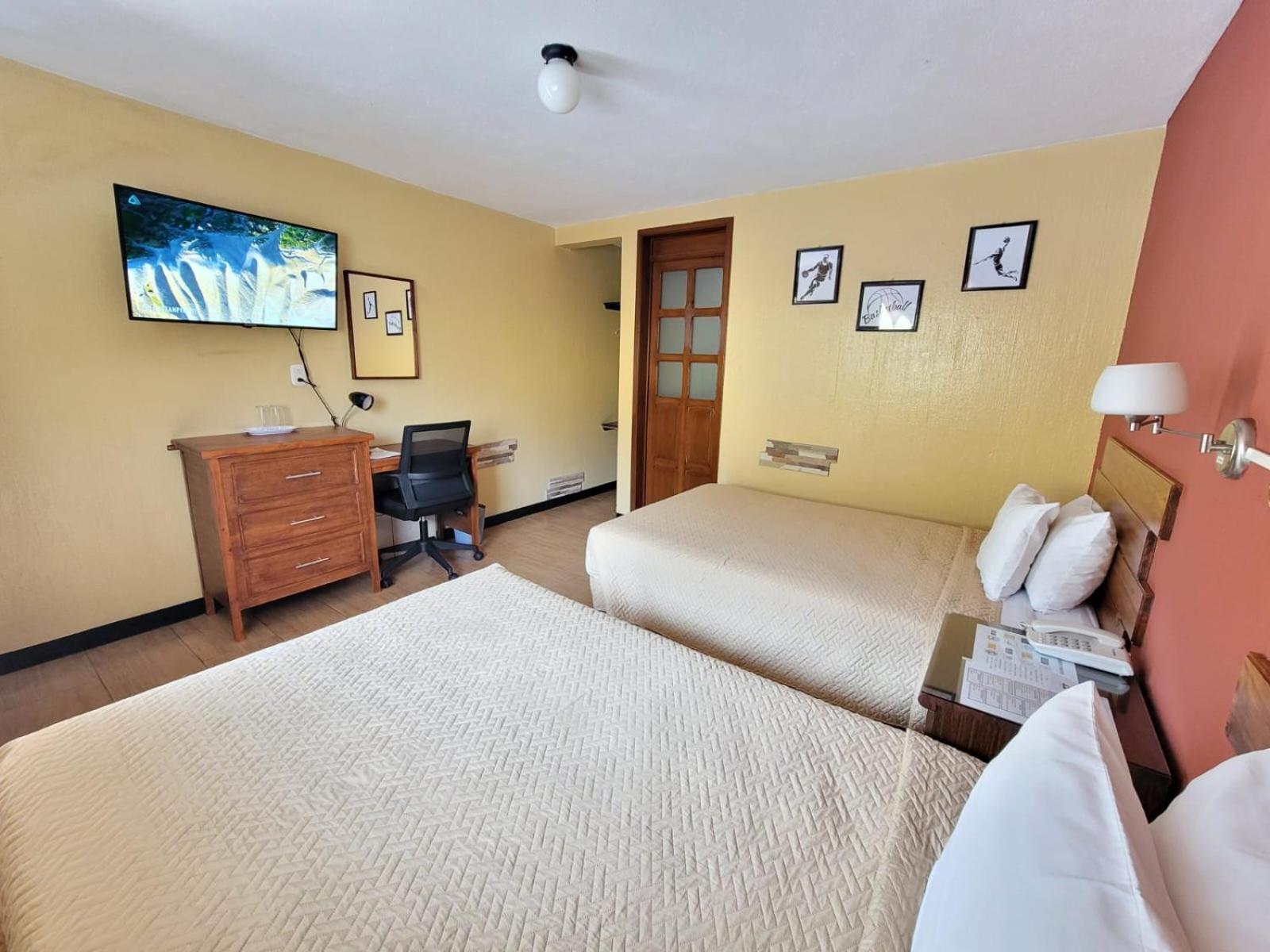 קצאלטננגו Hotel Y Restaurante Villa Esmeralda מראה חיצוני תמונה