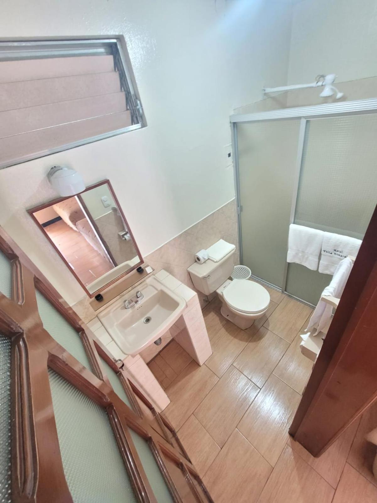 קצאלטננגו Hotel Y Restaurante Villa Esmeralda מראה חיצוני תמונה