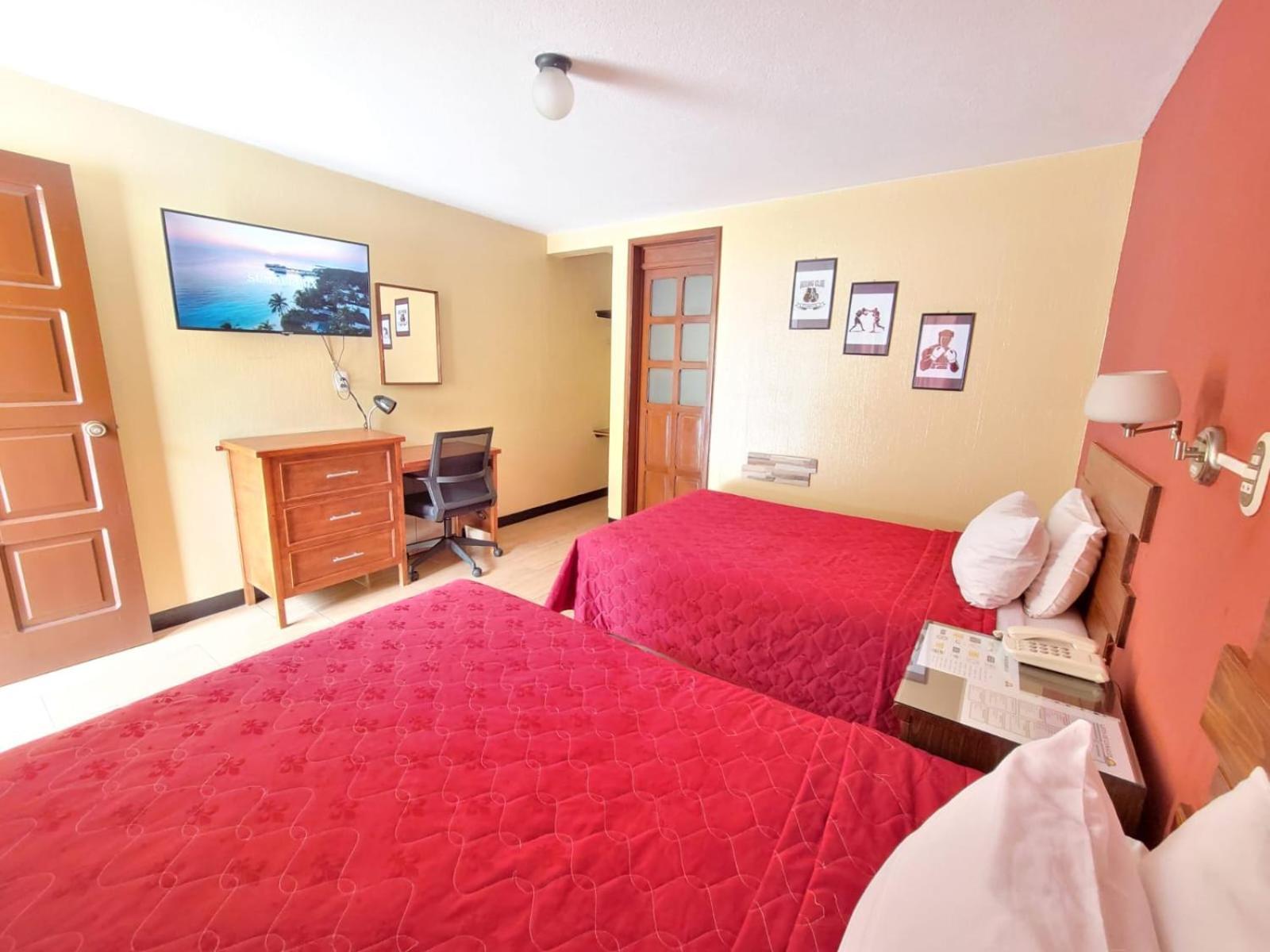 קצאלטננגו Hotel Y Restaurante Villa Esmeralda מראה חיצוני תמונה