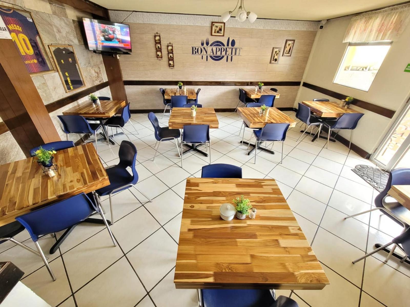 קצאלטננגו Hotel Y Restaurante Villa Esmeralda מראה חיצוני תמונה